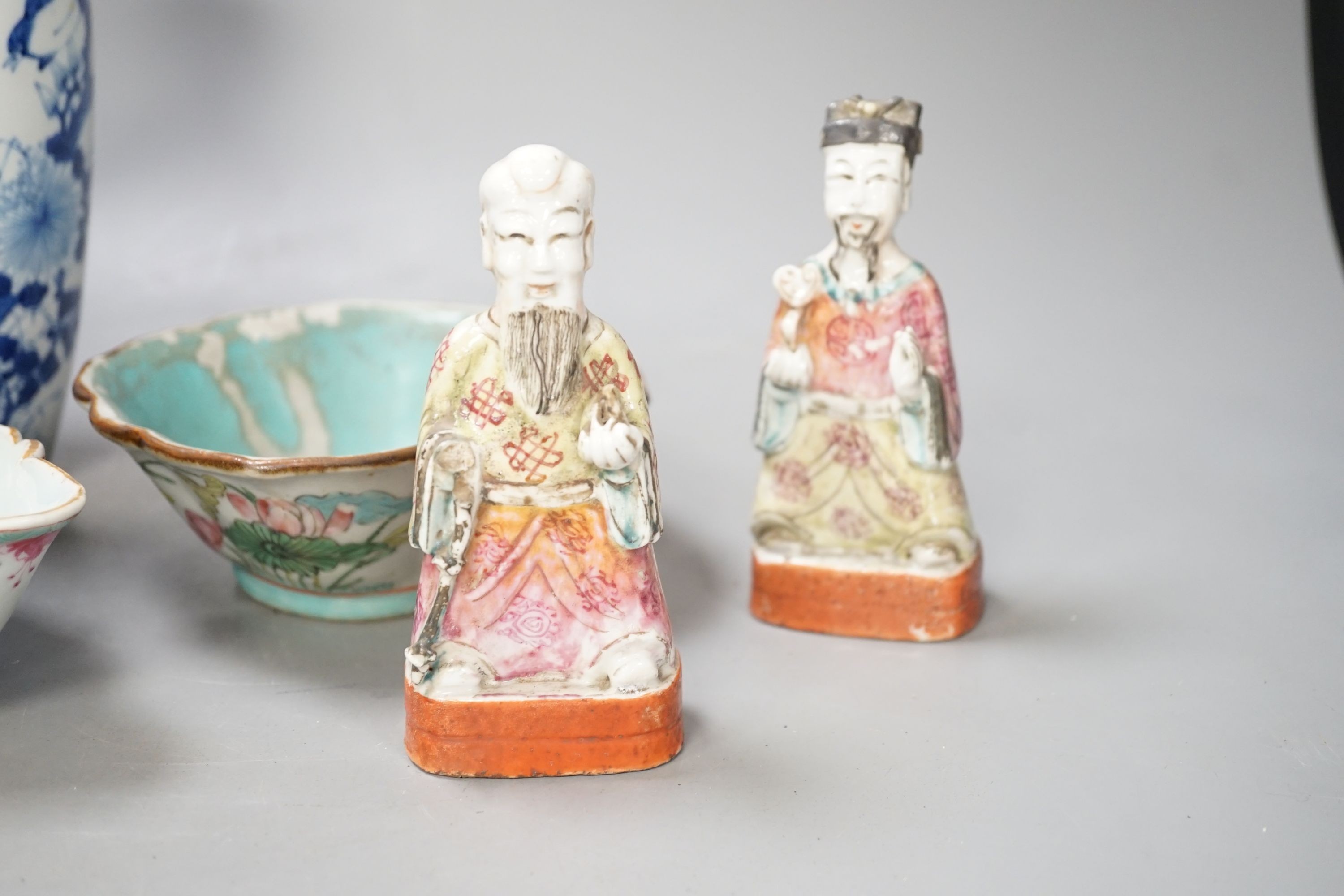 A group of Chinese ceramics, 18th/19th century